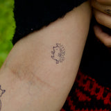 Tatouage de hérisson dansant