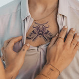 Grand papillon de nuit en tête de mort