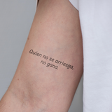 Tatouage Quien no se arriesga, no gana.
