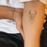 Tatouage de cerf géométrique