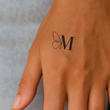 Tatouage papillon avec initiales (A-Z)