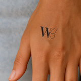 Tatouage papillon avec initiales (A-Z)