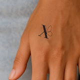 Tatouage papillon avec initiales (A-Z)