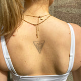 triangle montagne et arbre