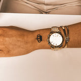 Le tatouage de la silhouette de la couronne royale