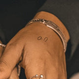 Tatouage d'oreilles de lapin