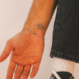 Tatouage soleil et vagues