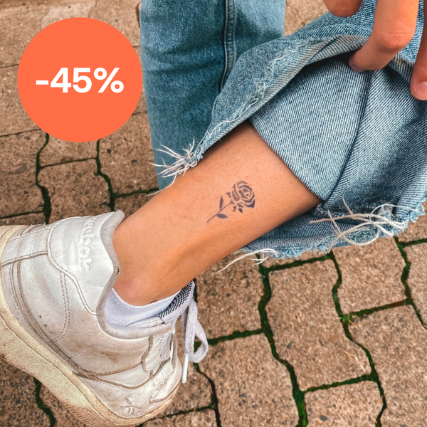 Petit tatouage de rose 