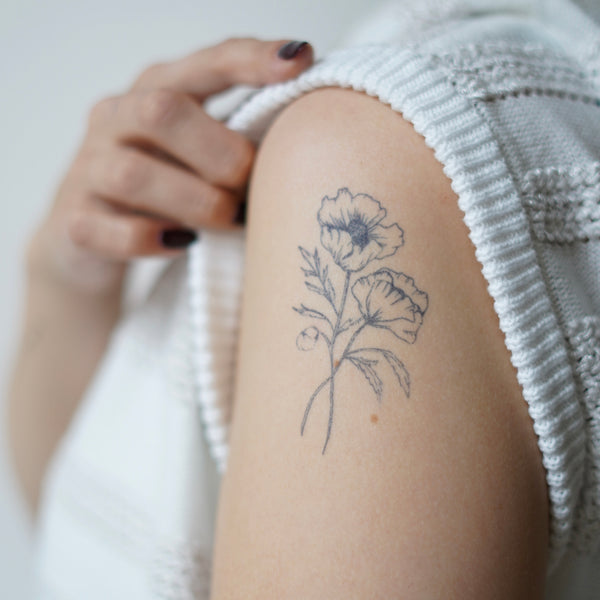 Tatouage de fleur de naissance coquelicot d'août