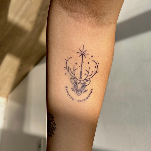 Tatouage Harry Potter Expecto Patronum avec cerf