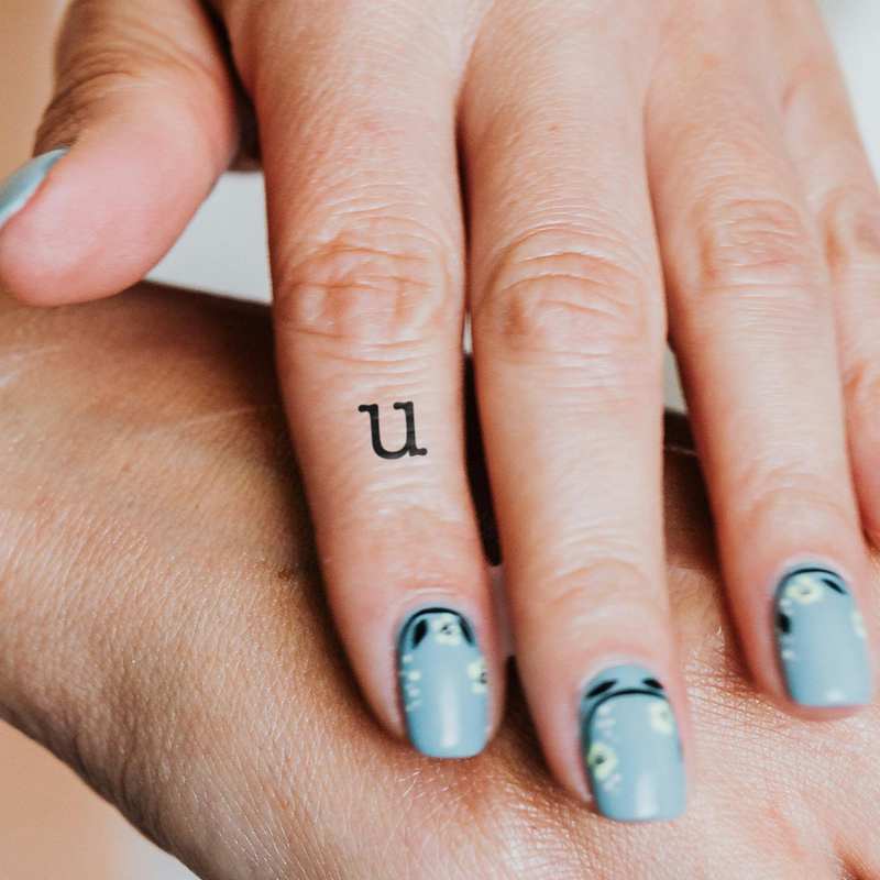 u - tatouage minuscule 