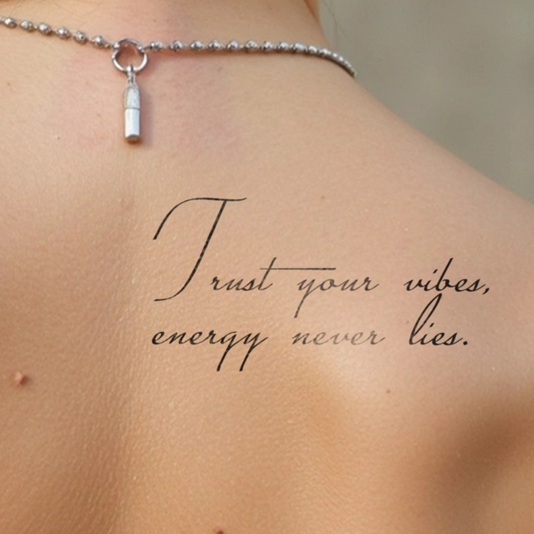 Tatouage Trust your vibes, energy never lies