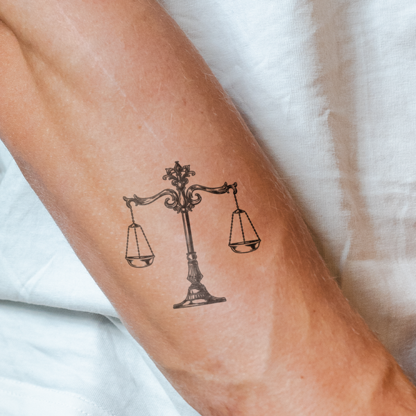 Tatouage Balance de la justice