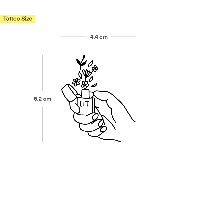 Hand mit Feuerzeug Lit